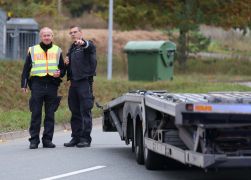 Am Lenkrad In Not Lkw Fahrer In Jena Verunglueckt 09